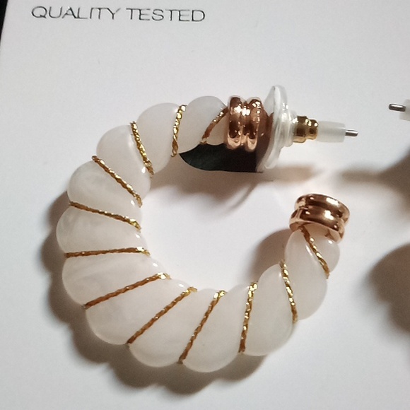 Time and Tru white and gold tone earring - Picture 2 of 2